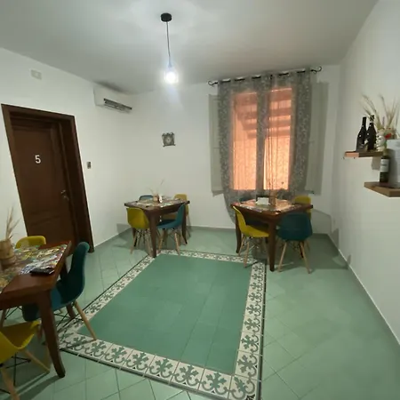 Le 5 Torri לינה וארוחת בוקר